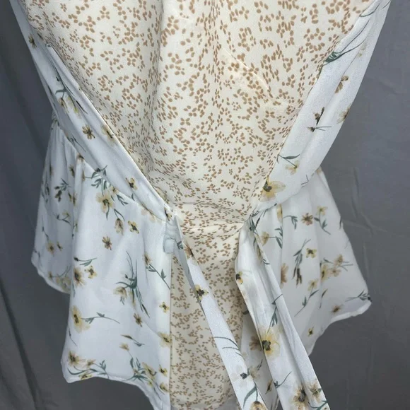 Floral Cross Front Peplum Blouse With Adjustable Straps - Picture 4 of 6